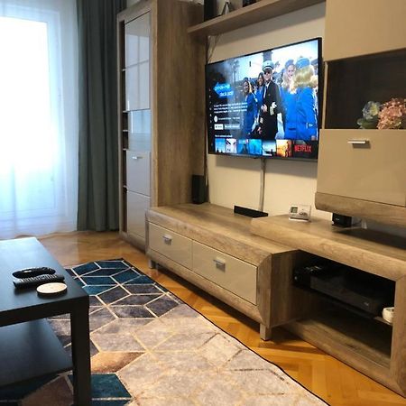 Adrian Home, Central Ploiesti Bagian luar foto