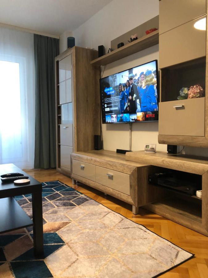 Adrian Home, Central Ploiesti Bagian luar foto