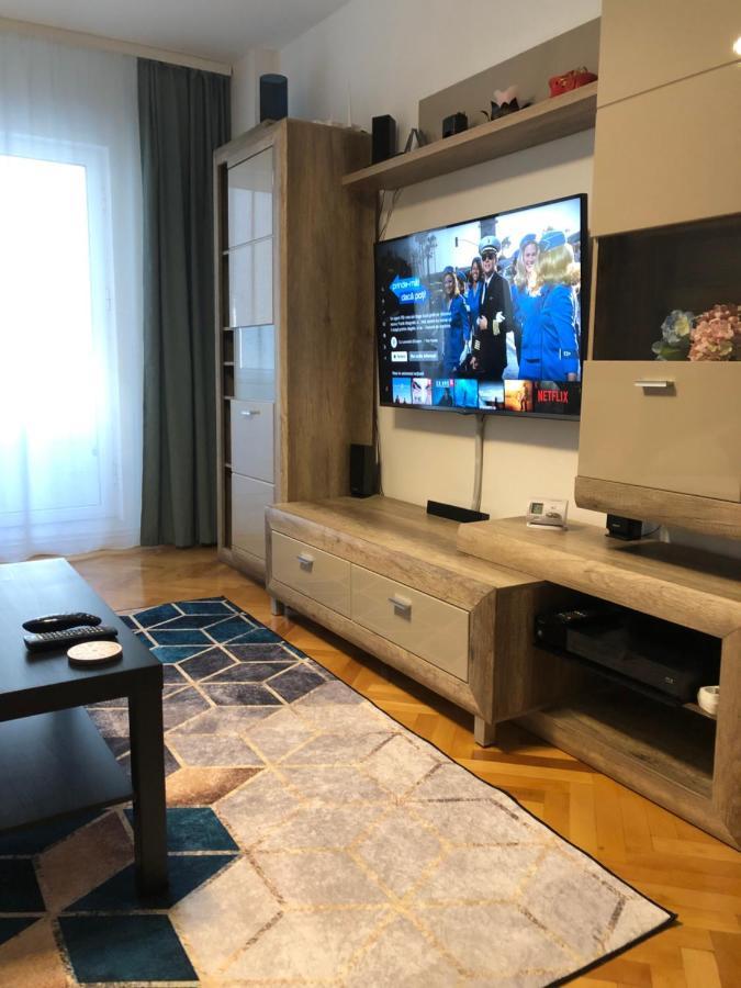 Adrian Home, Central Ploiesti Bagian luar foto