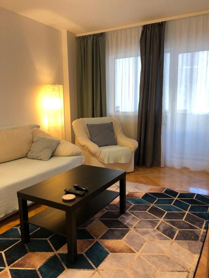 Adrian Home, Central Ploiesti Bagian luar foto
