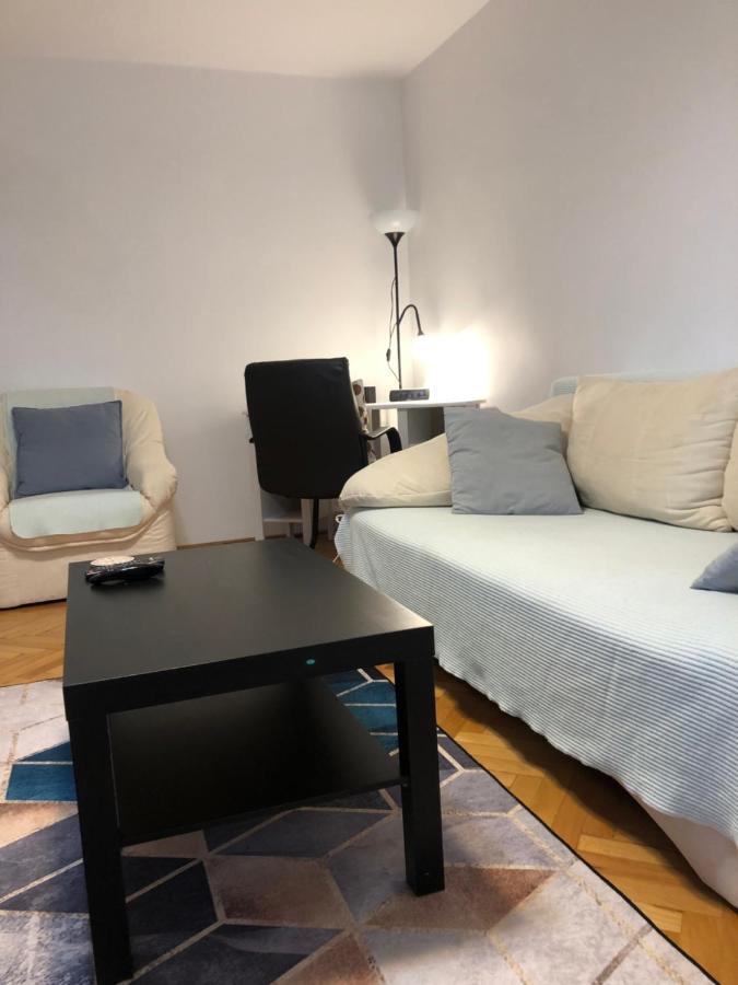Adrian Home, Central Ploiesti Bagian luar foto
